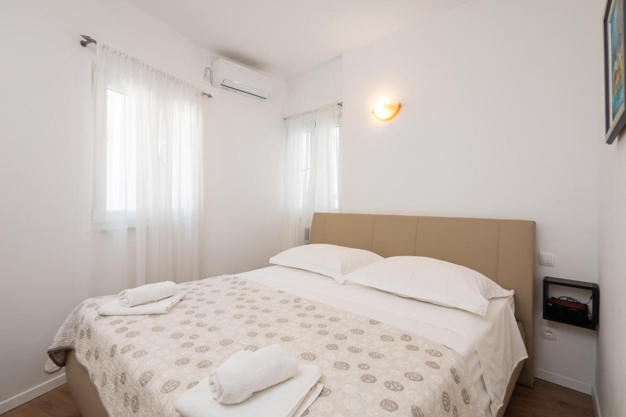 Caleta Seaview Suites II - Pool & Jacuzzi Lokva Rogoznica Eksteriør bilde